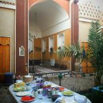 اقامتگاه بومگردی سنتی نگارین خور و بیابانک اصفهان