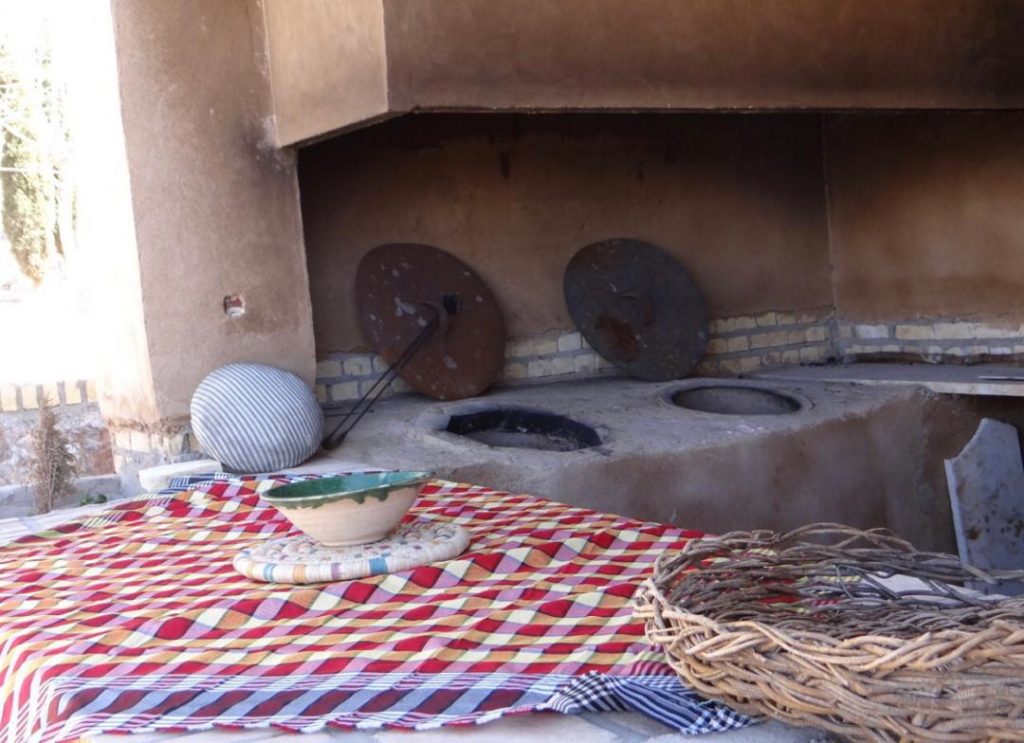 اقامتگاه بومگردی سنتی دهکده فروردین یزد